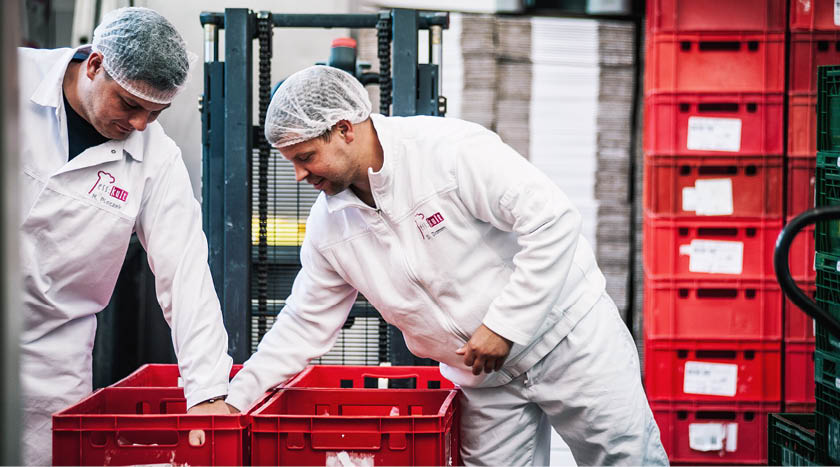 Weitblick Bekleidung für die Lebensmittelindustrie mit Logobestickung