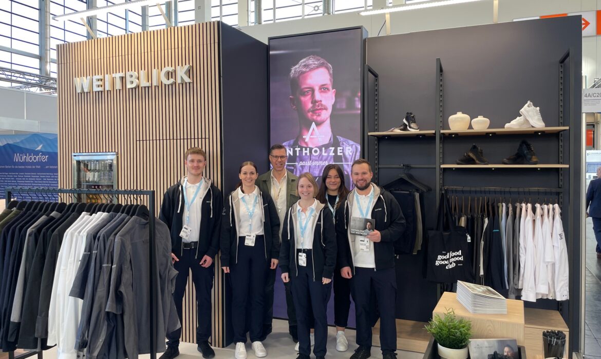 Antholzer und Weitblickteam am Messestand auf der HOGA 2025