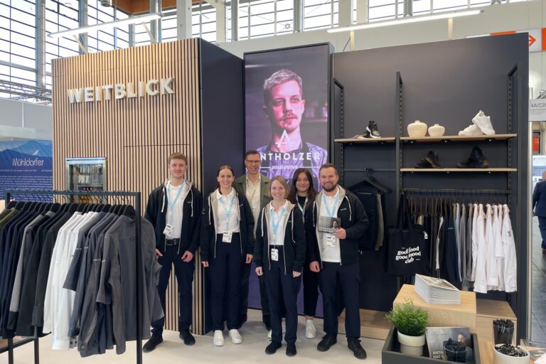 Antholzer und Weitblickteam am Messestand auf der HOGA 2025