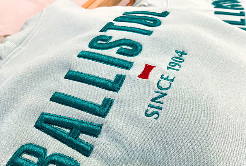 Antholzer Stickerei Vilsbiburg, Bayern, 3 D Logostick auf Hoodie für die Teambekleidung von Ballistol, Beispiel für Textilstick auf Teambekleidung